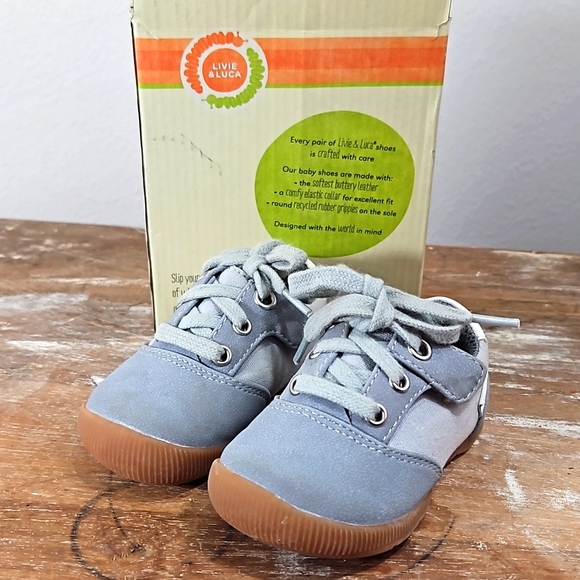 Livie & Luca Mochi bright white & gray leather shoes 12-18 mos - Picture 1 of 17